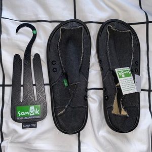 Sanuk Sandals. Never worn.